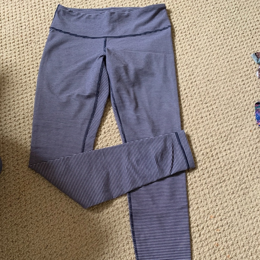Lululemon Wunder Under Navy stripe Size 6